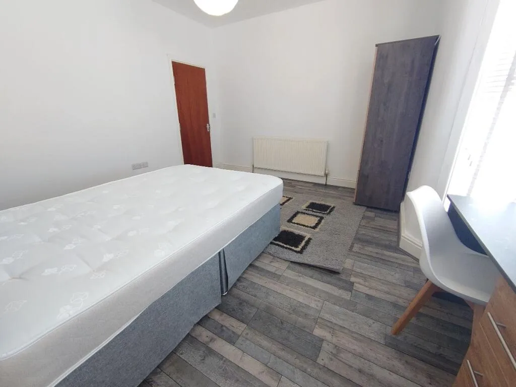 5 bedroom terraced house for rent
