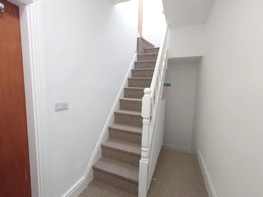 5 bedroom terraced house for rent