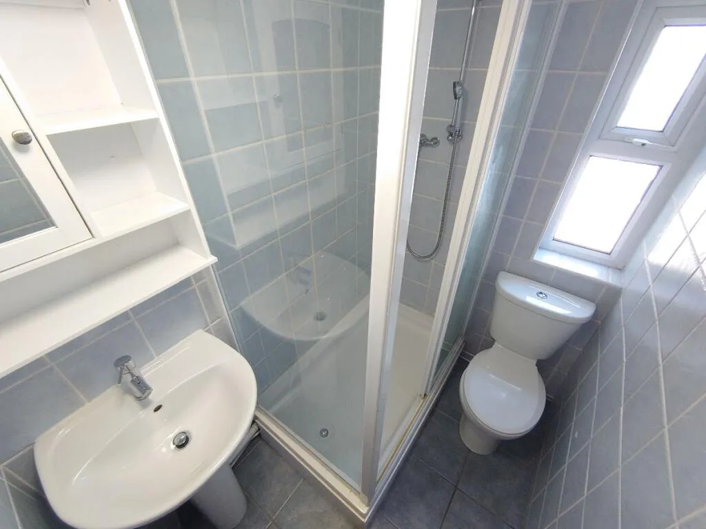 5 bedroom terraced house for rent