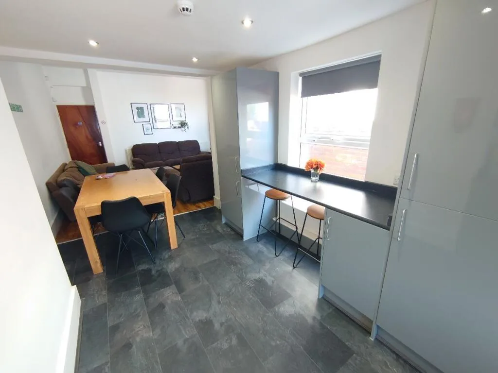 5 bedroom terraced house for rent
