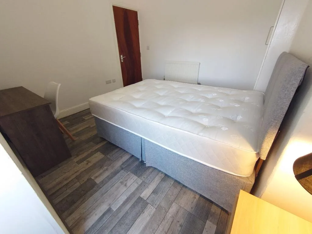 5 bedroom terraced house for rent