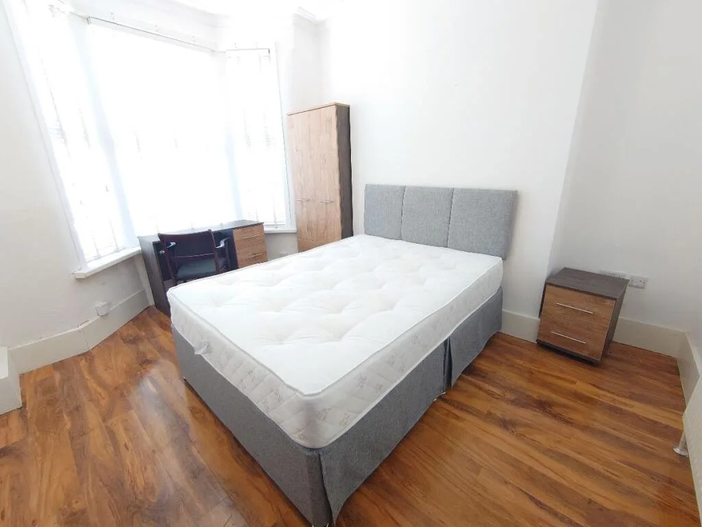 5 bedroom terraced house for rent