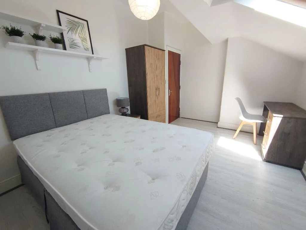 5 bedroom terraced house for rent