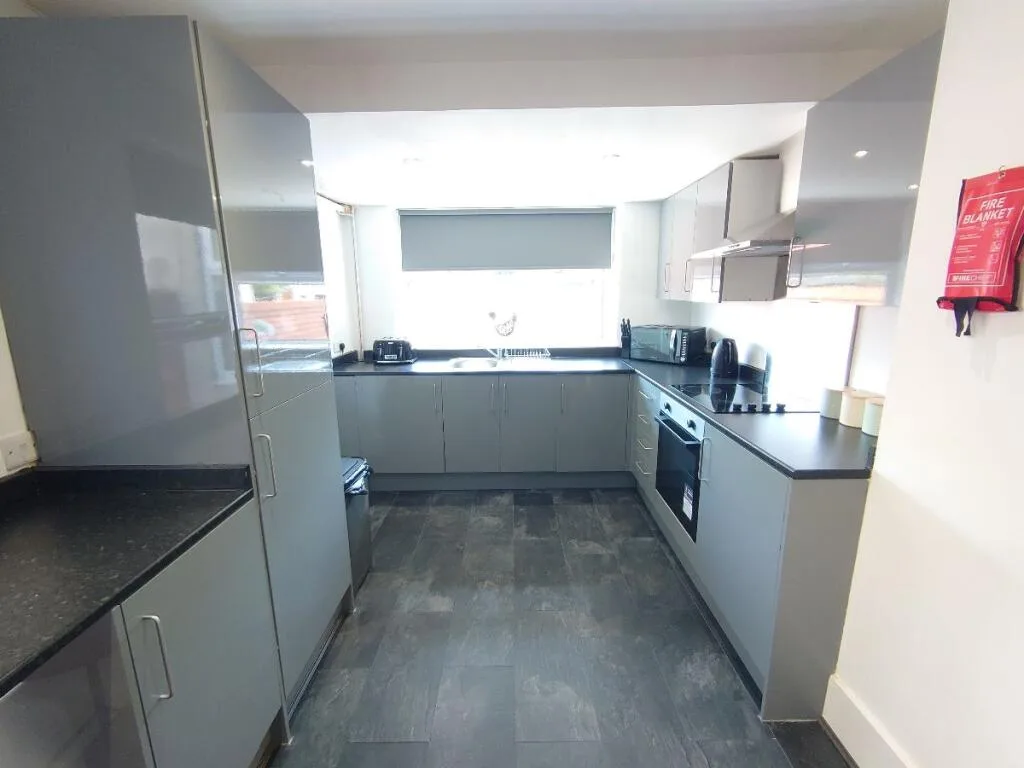 5 bedroom terraced house for rent