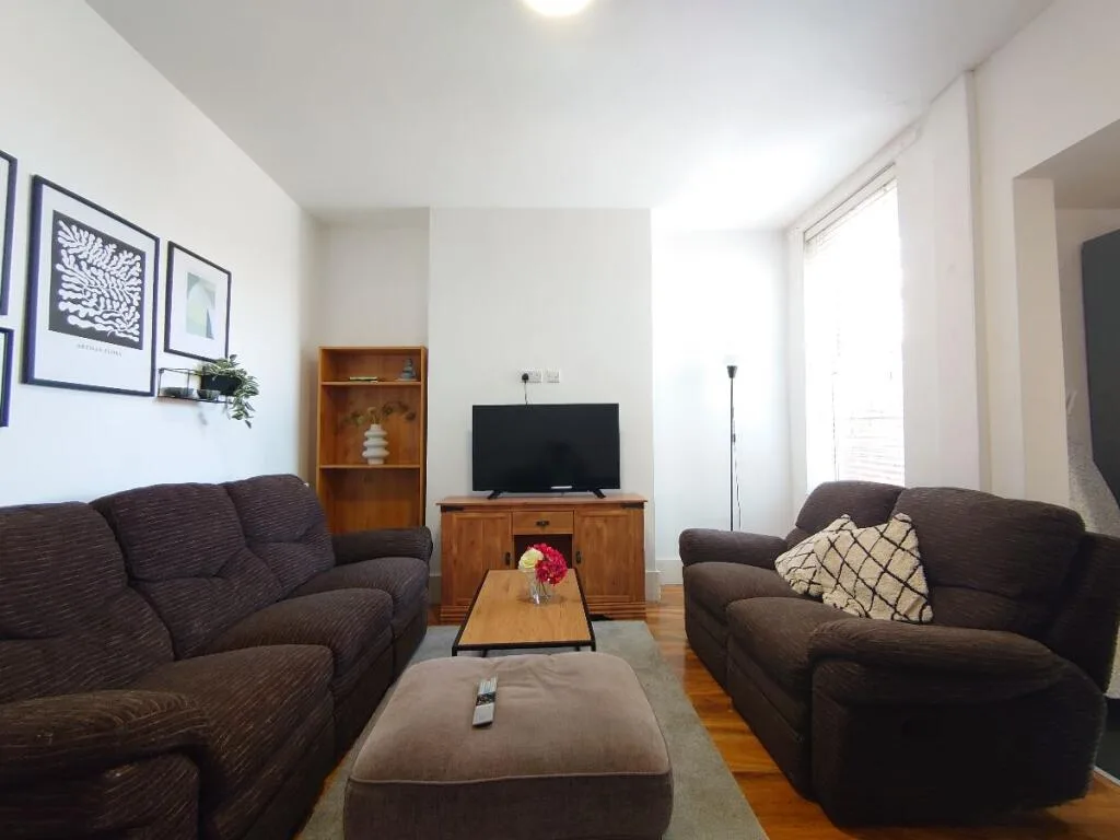 5 bedroom terraced house for rent