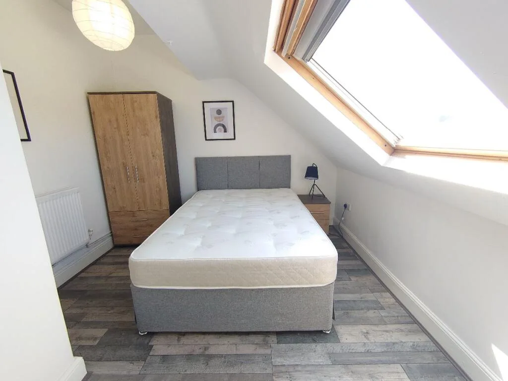 5 bedroom terraced house for rent