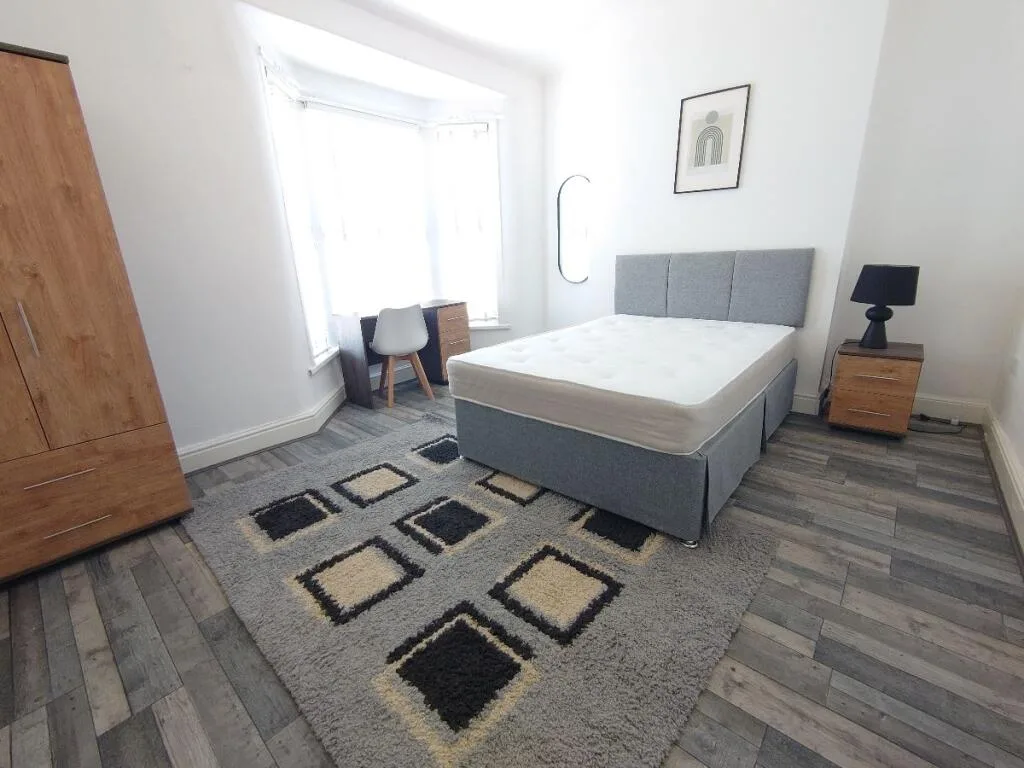 5 bedroom terraced house for rent