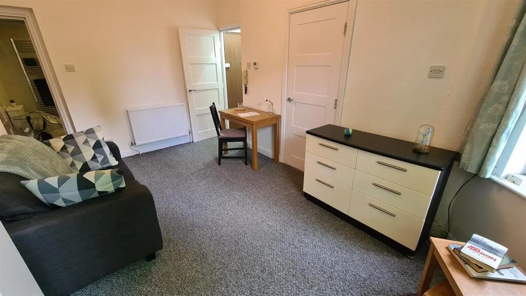 Studio flat for rent