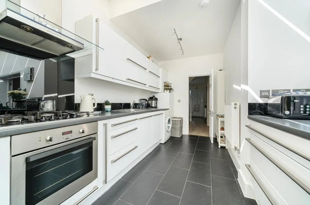 4 bedroom semi-detached house for rent