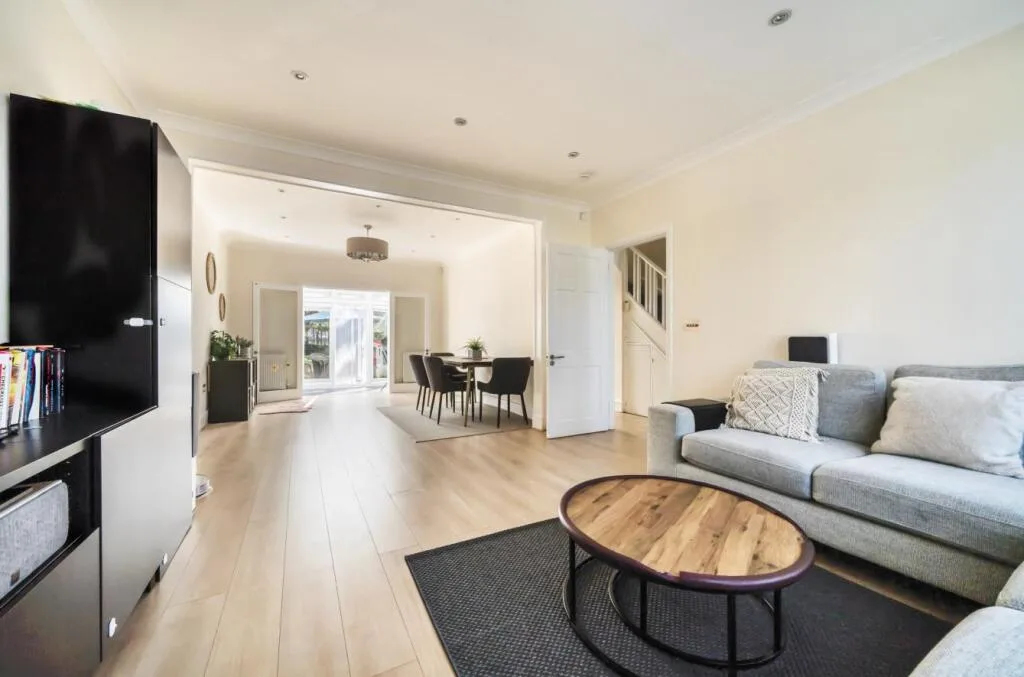 4 bedroom semi-detached house for rent