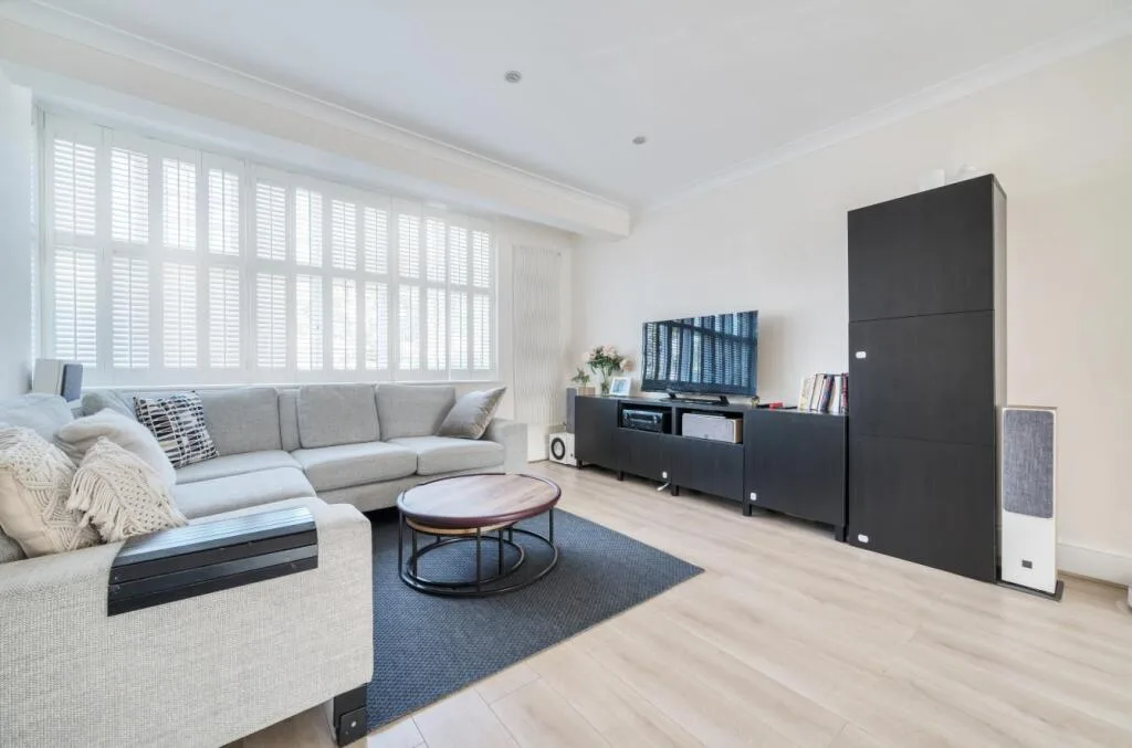 4 bedroom semi-detached house for rent