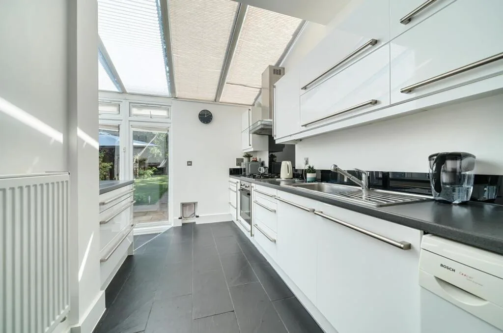 4 bedroom semi-detached house for rent