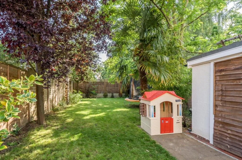4 bedroom semi-detached house for rent