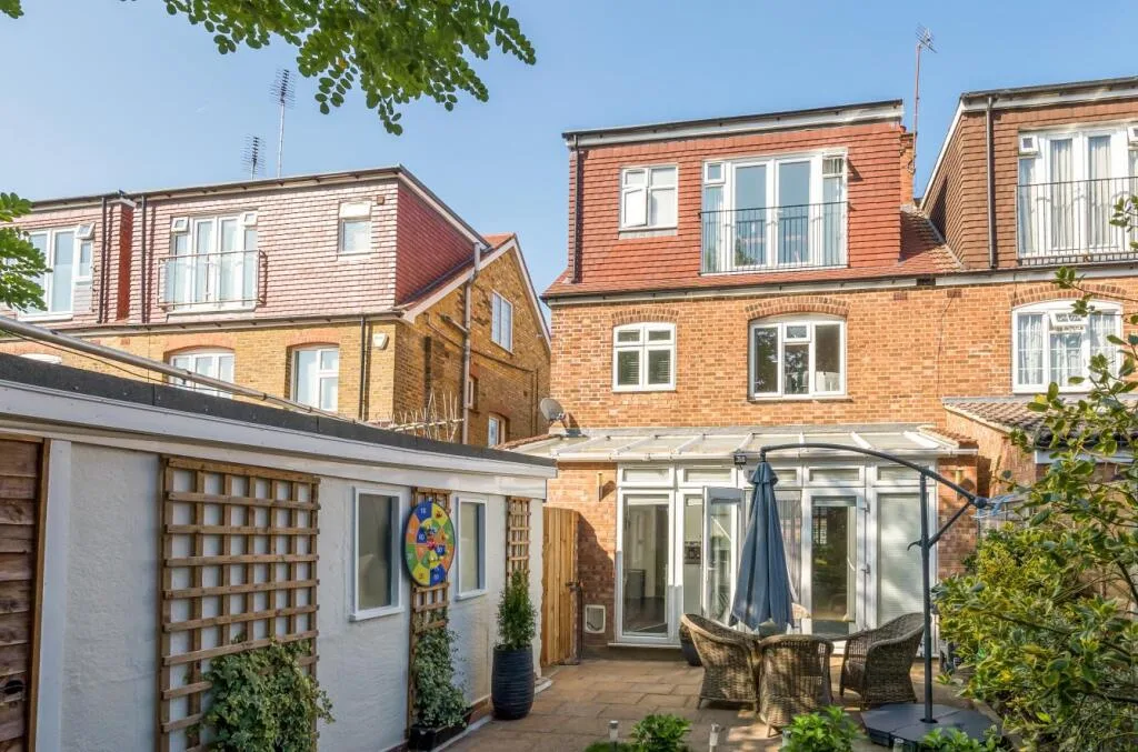 4 bedroom semi-detached house for rent