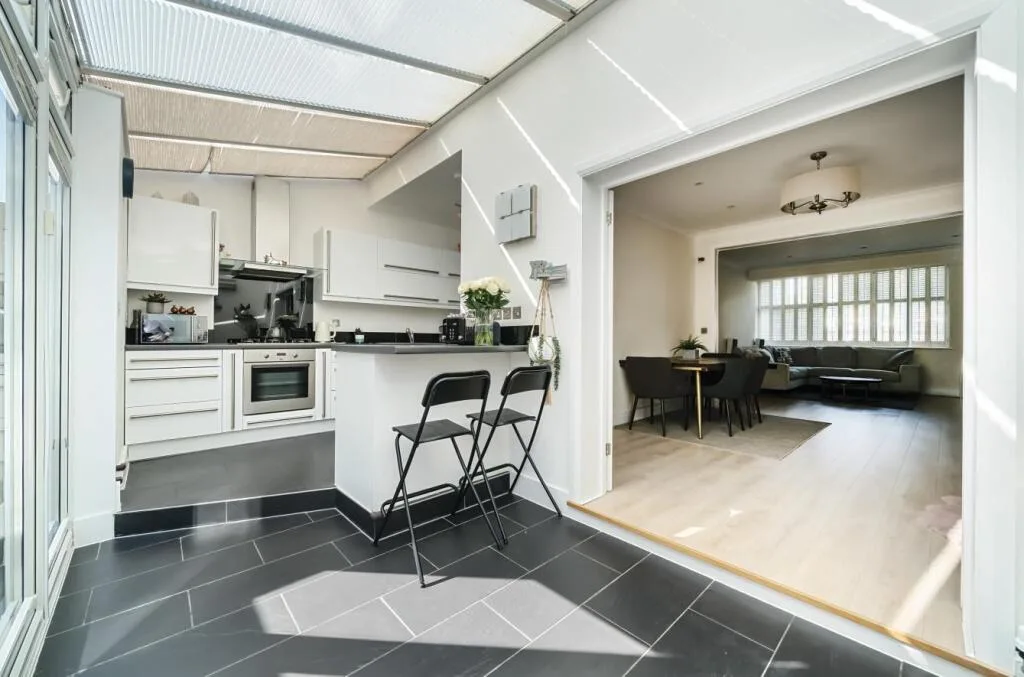 4 bedroom semi-detached house for rent