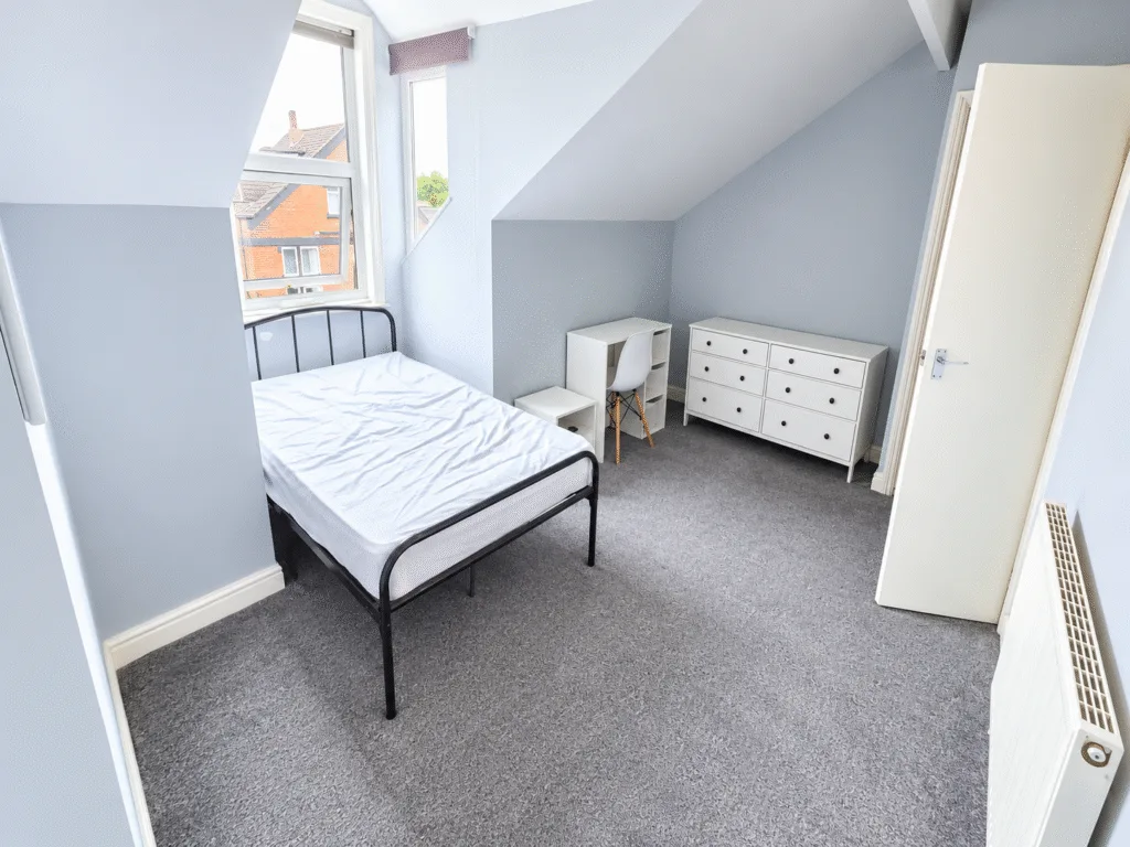 6 bedroom terraced house for rent