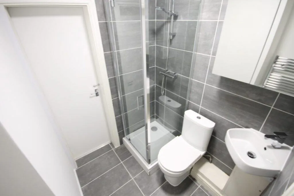 6 bedroom terraced house for rent