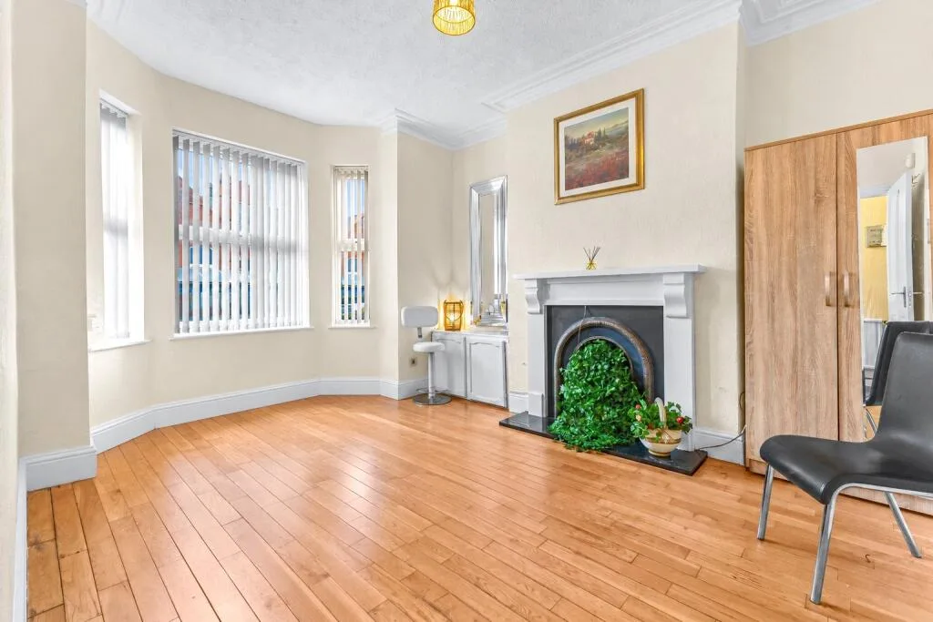4 bedroom end of terrace house for rent