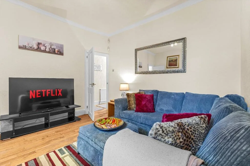 4 bedroom end of terrace house for rent