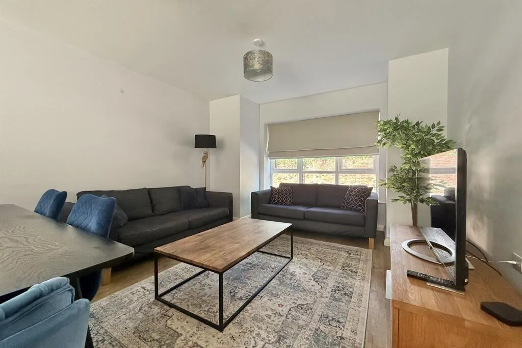 4 bedroom semi-detached house for rent