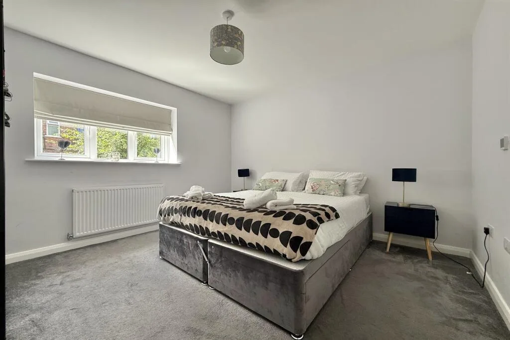 4 bedroom semi-detached house for rent
