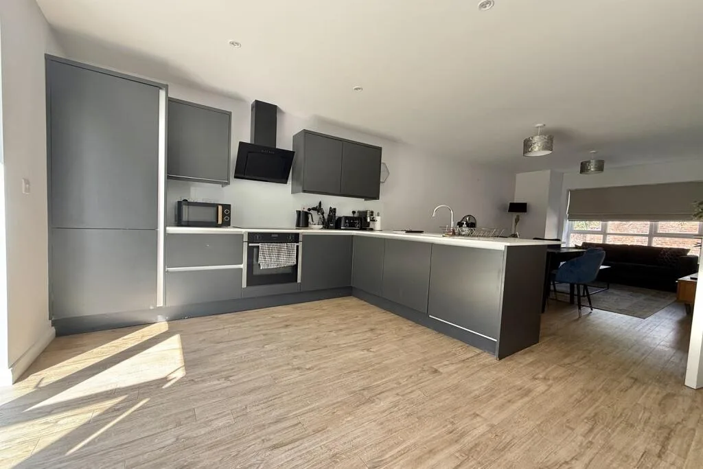 4 bedroom semi-detached house for rent