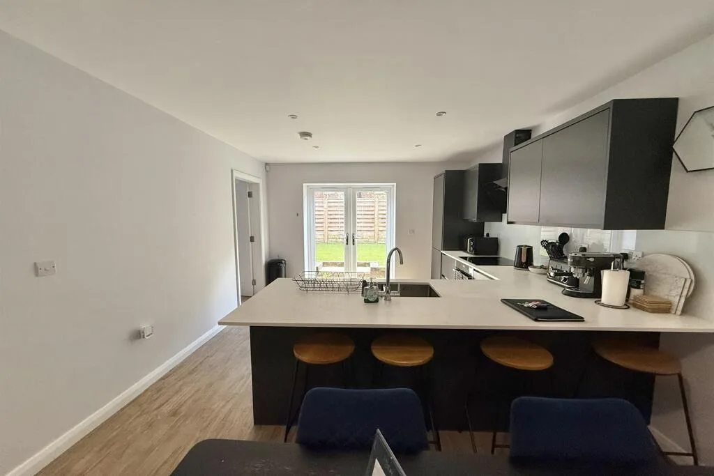 4 bedroom semi-detached house for rent