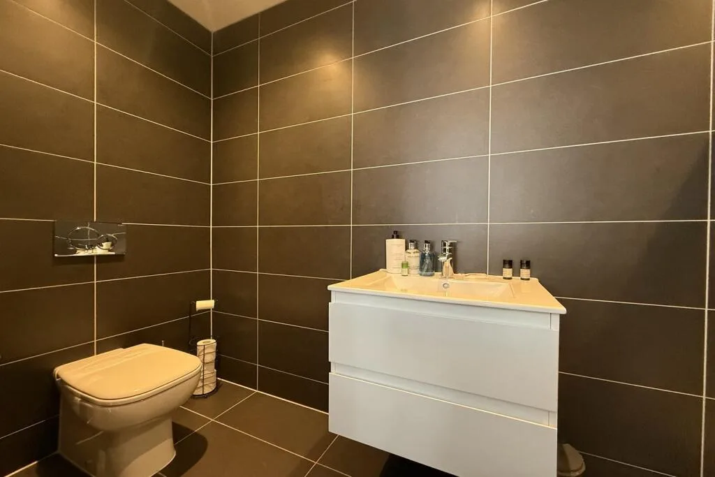 4 bedroom semi-detached house for rent