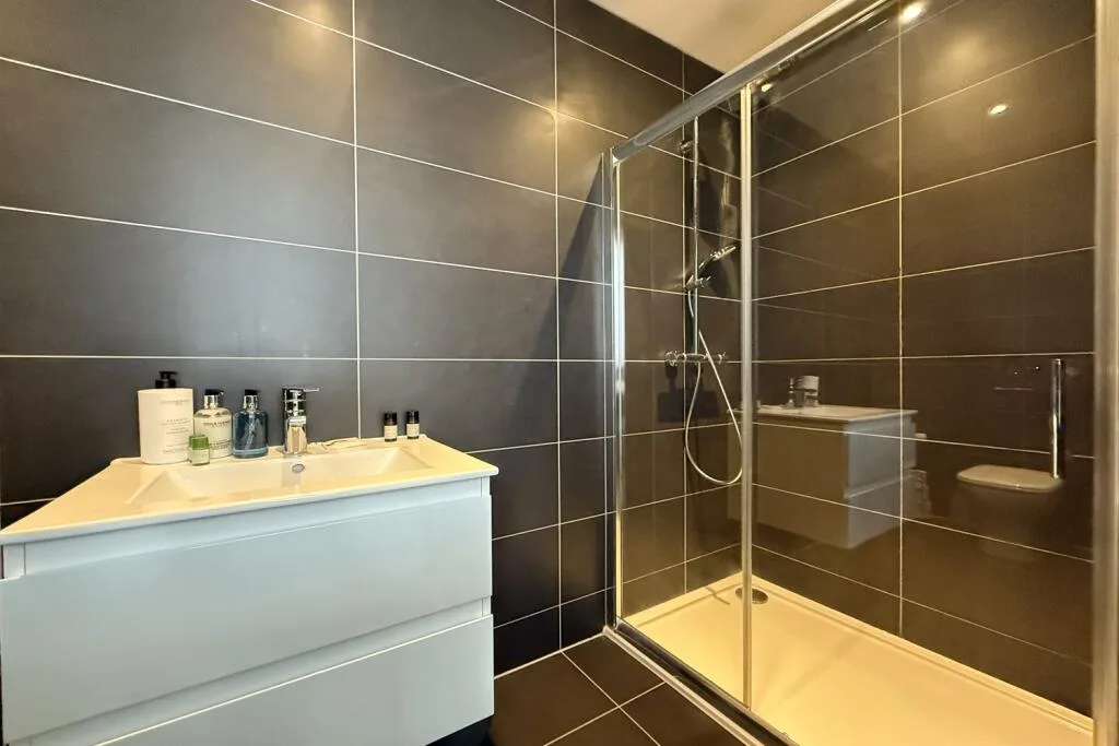 4 bedroom semi-detached house for rent