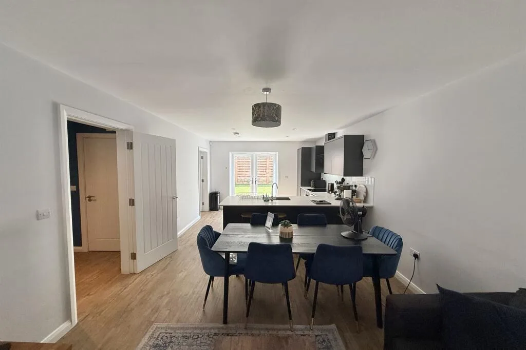 4 bedroom semi-detached house for rent