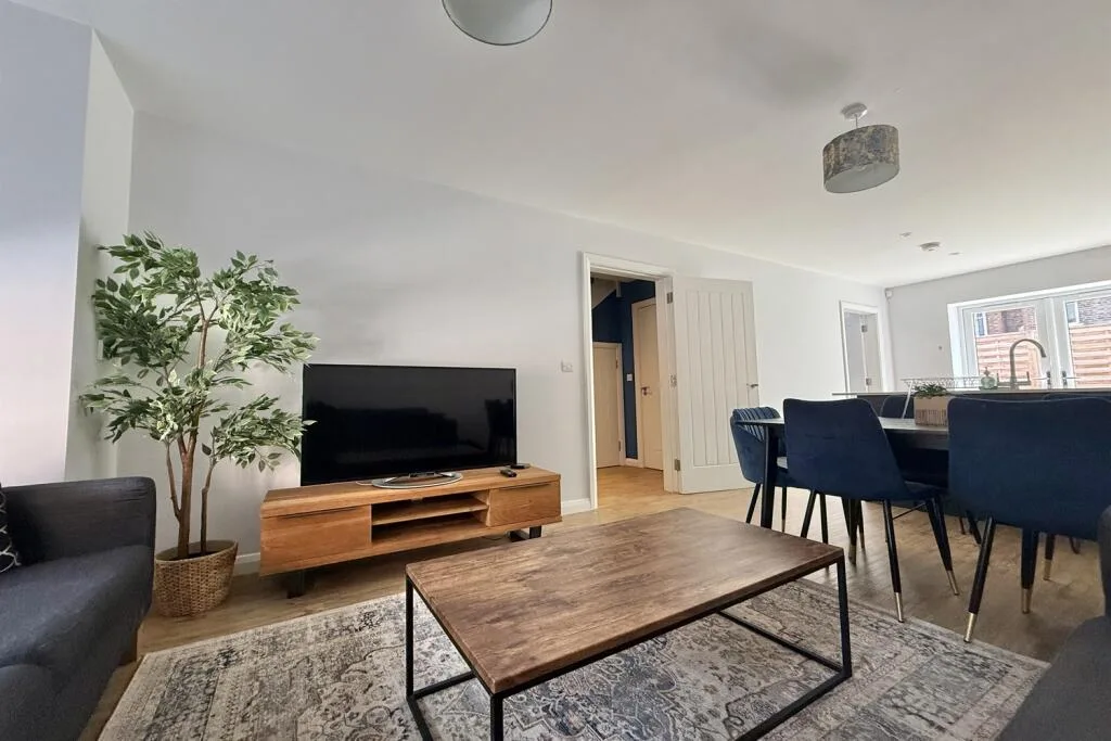 4 bedroom semi-detached house for rent