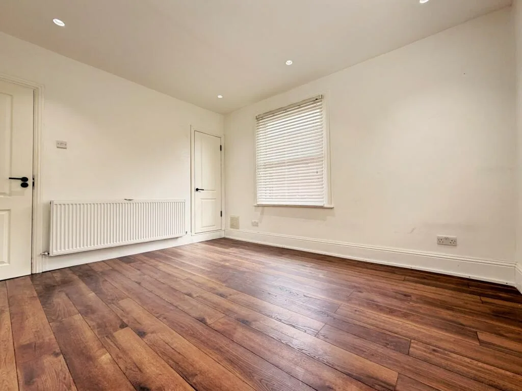 3 bedroom maisonette for rent