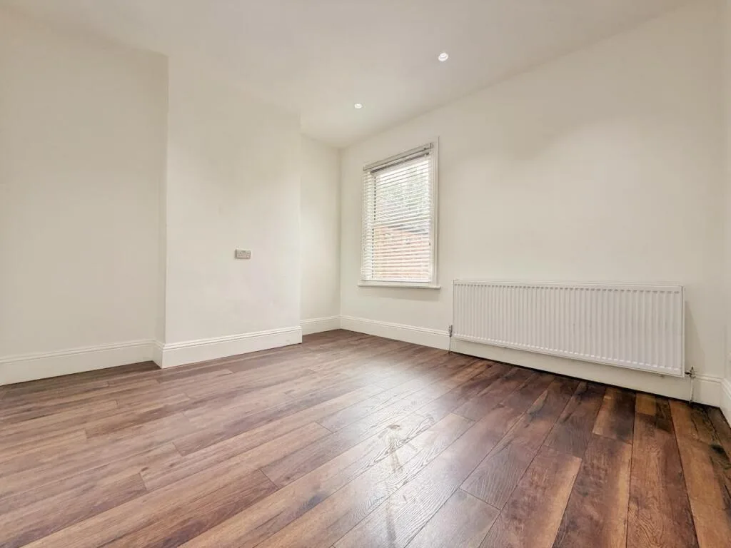 3 bedroom maisonette for rent