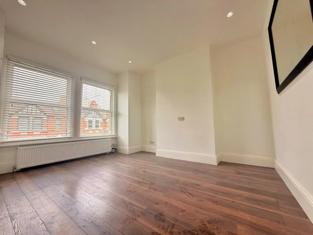 3 bedroom maisonette for rent