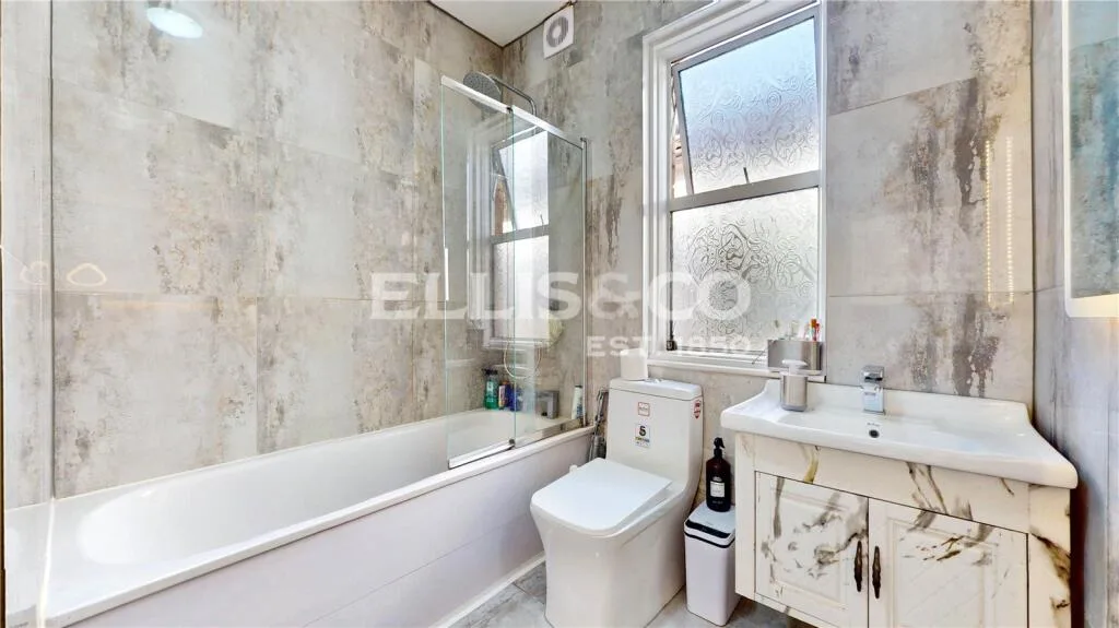 4 bedroom bungalow for rent