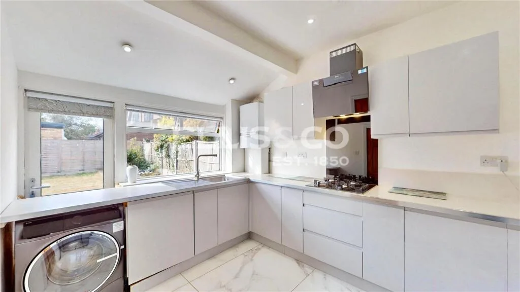 4 bedroom bungalow for rent