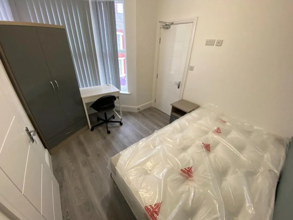 6 bedroom terraced house for rent