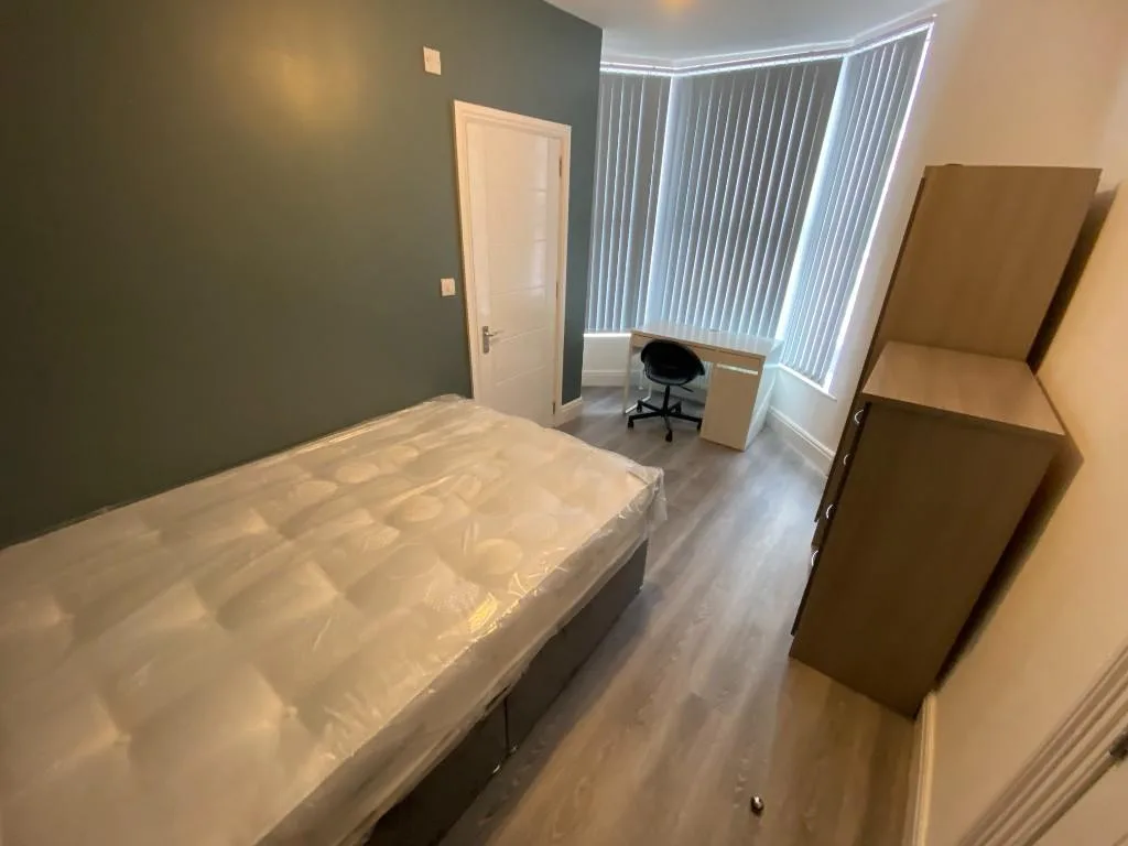 6 bedroom terraced house for rent
