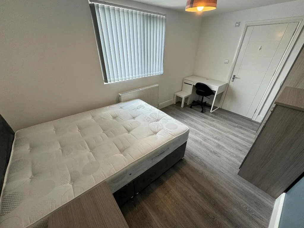 6 bedroom terraced house for rent