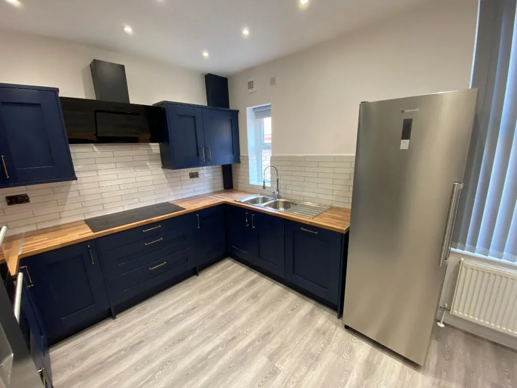 6 bedroom terraced house for rent