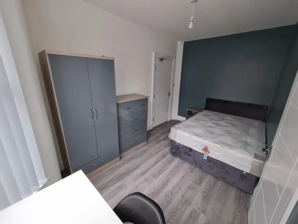 6 bedroom terraced house for rent