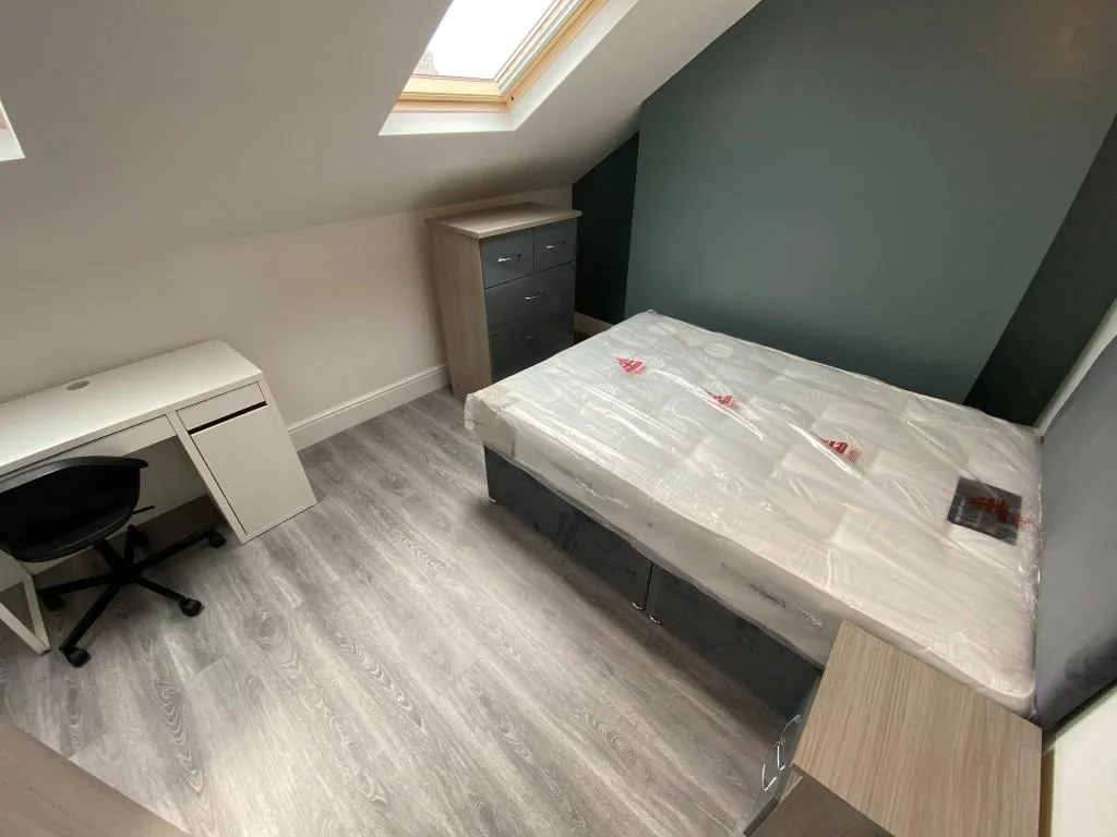 6 bedroom terraced house for rent