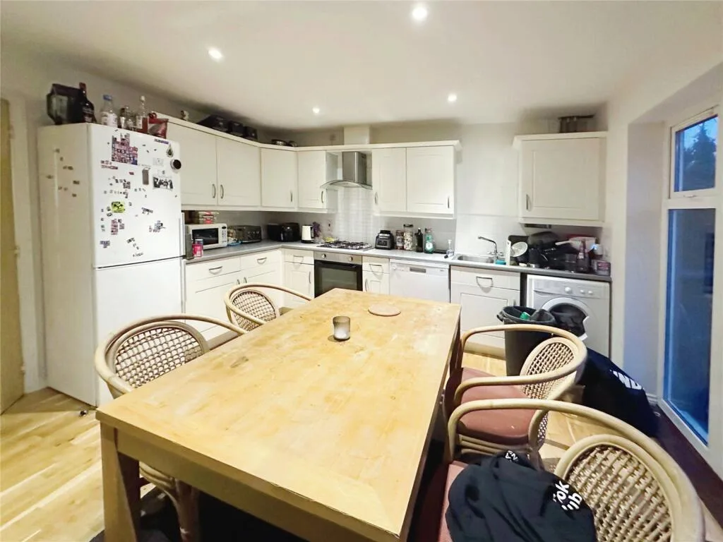 5 bedroom terraced house for rent