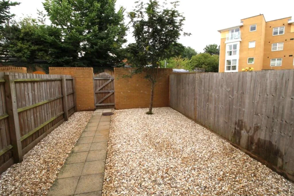 5 bedroom terraced house for rent