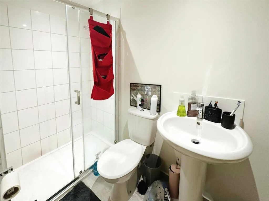 5 bedroom terraced house for rent