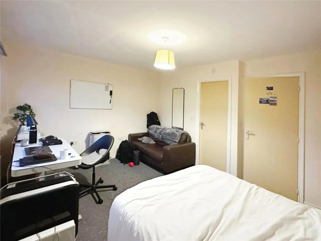 5 bedroom terraced house for rent