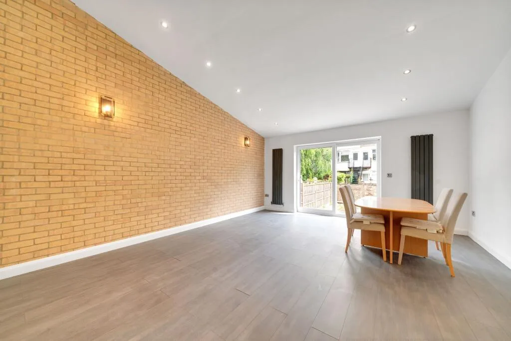 4 bedroom terraced house for rent