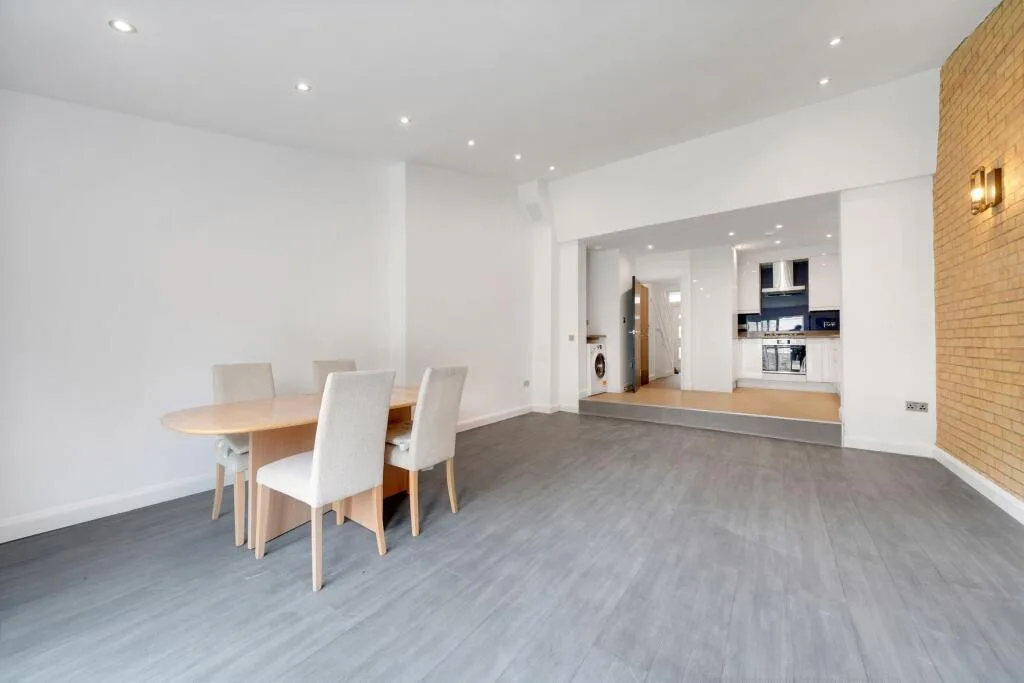 4 bedroom terraced house for rent