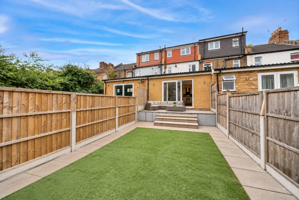 4 bedroom terraced house for rent