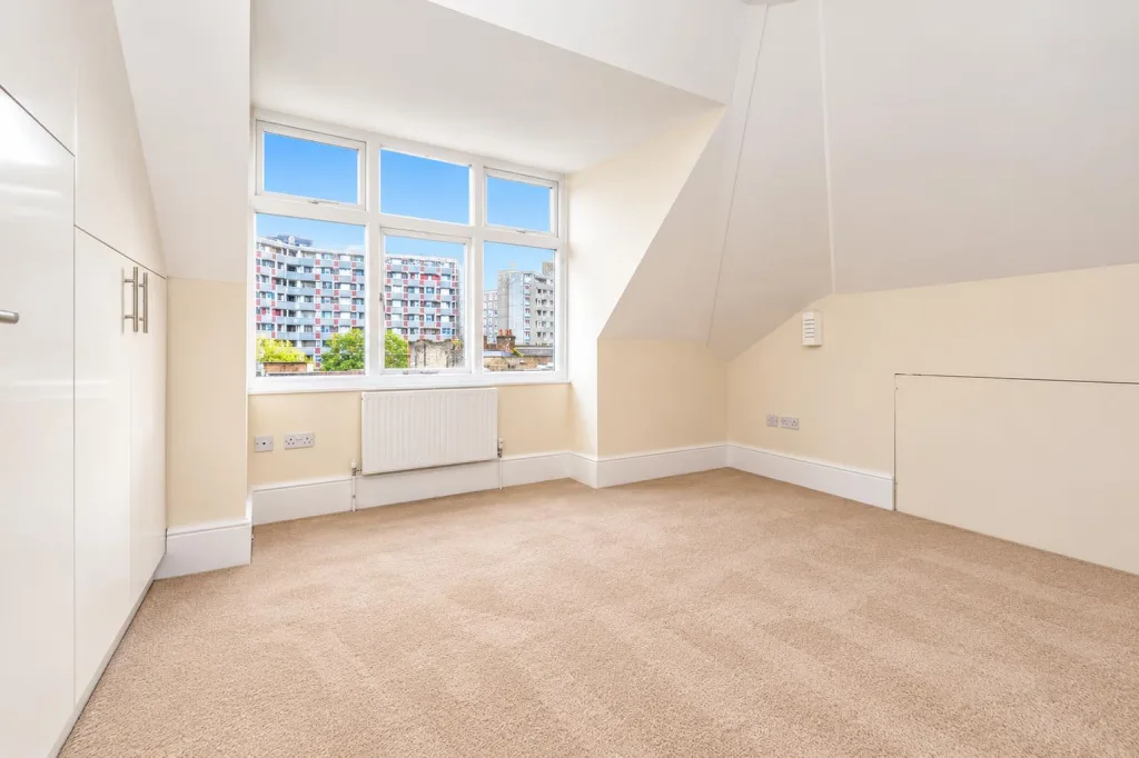 2 bedroom maisonette for rent